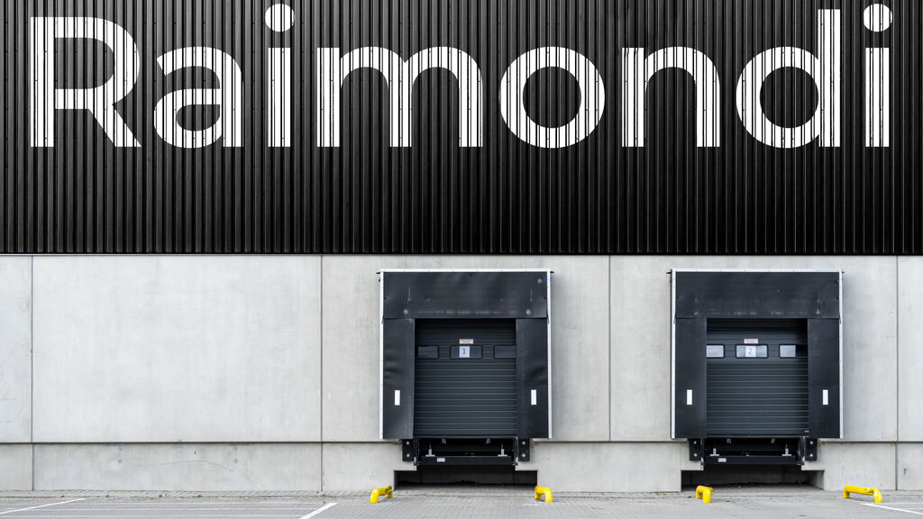 RAI 05 Full Width Truck Dock 2560x1440